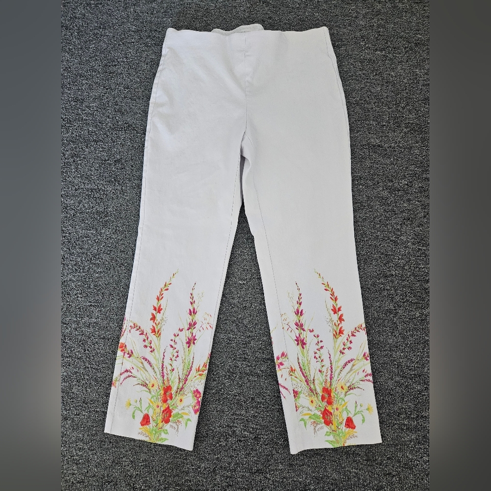 Floral Accented White Pants. Pull On Style.